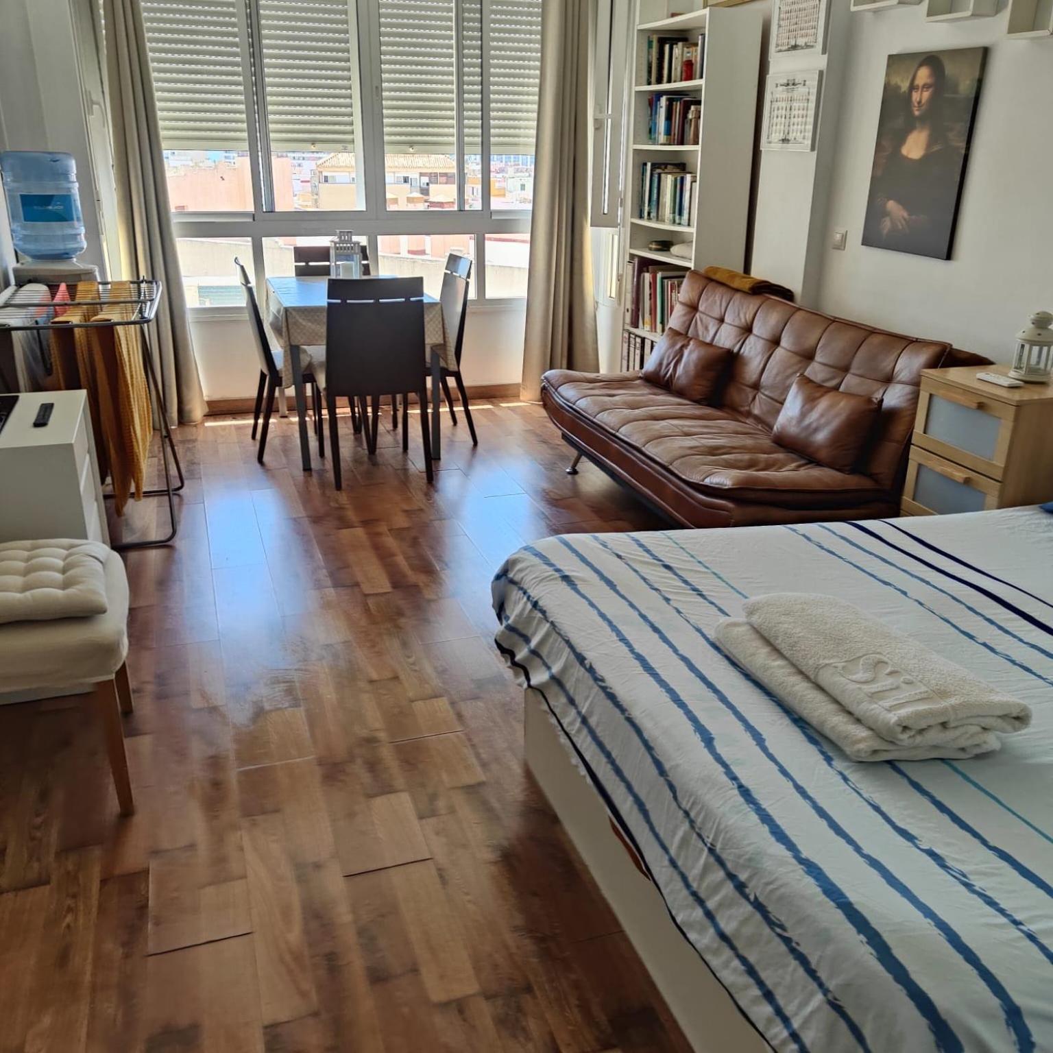 Apartamento Estudio Loft: Centro Céntrico con WiFi y Check-out Tardío Torremolinos Exterior photo